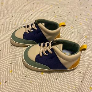 Size 3-6 month carters baby boy shoes